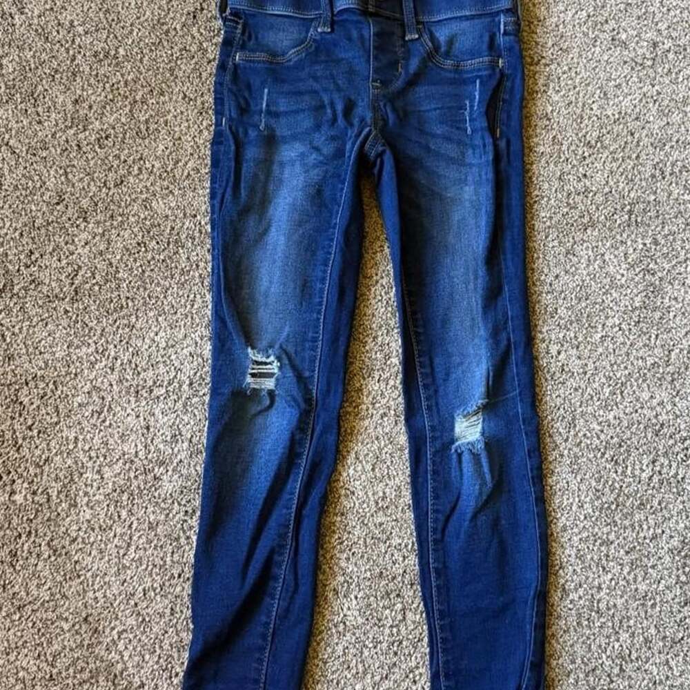 SO Distressed Skinny Jeans Size 7 Dark Wash Denim